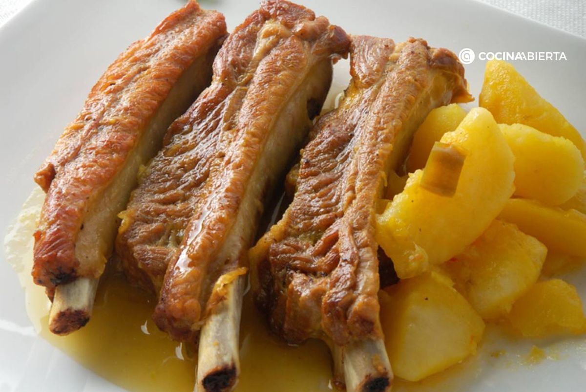 Patatas guisadas con costillas, la receta de Karlos Arguiñano en la olla express