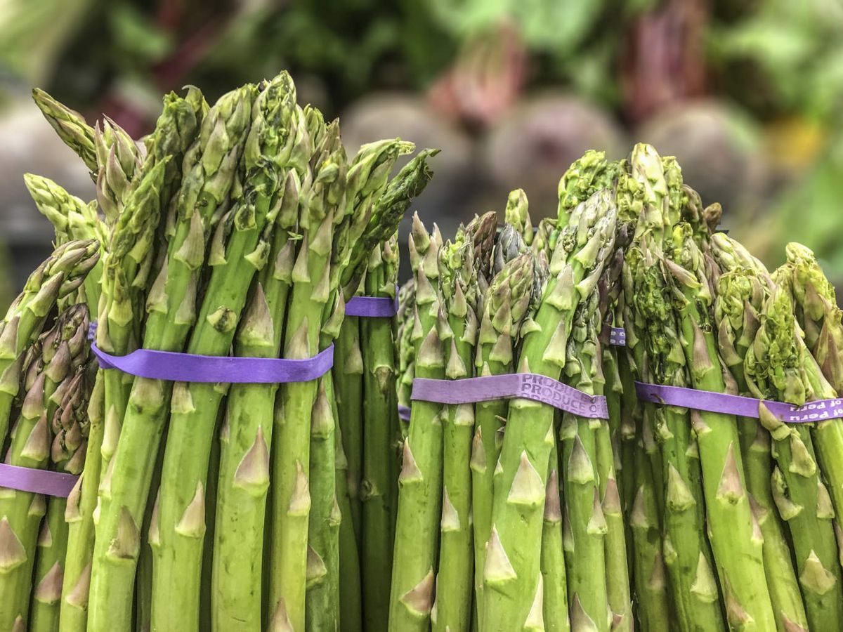 El espárrago triguero empieza a asomarse en las fruterías