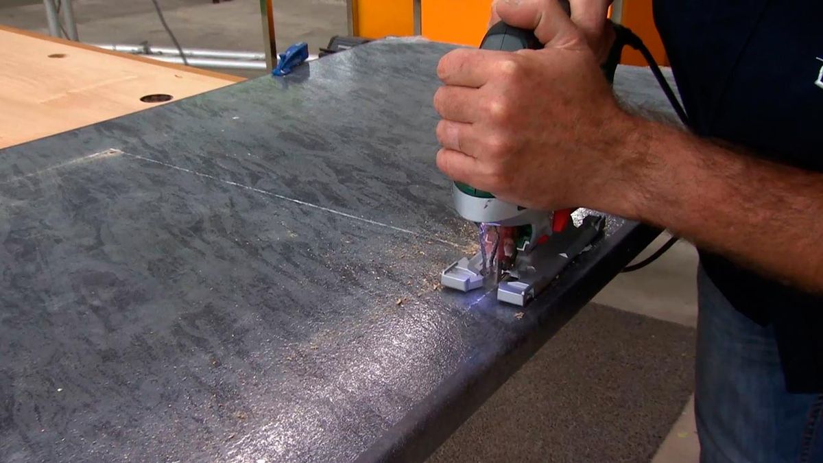 Cómo instalar una cocina en ángulo (Parte 2) paso 2