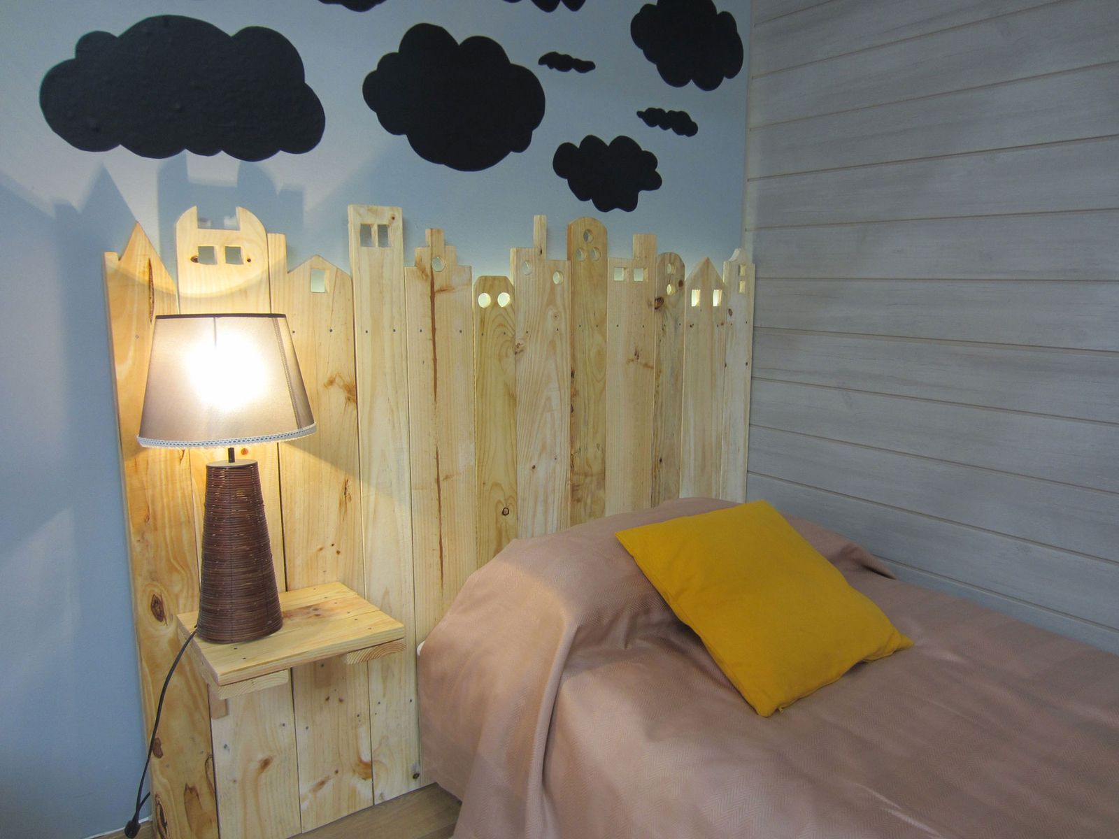 Hacer cabecero de madera con forma de casas Hacer cabecero de madera con forma de casas