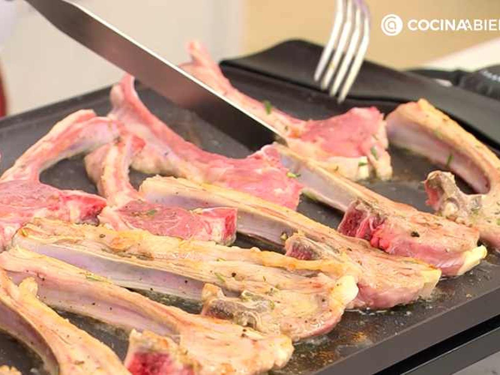 Asa las chuletillas de cordero Asa las chuletillas de cordero