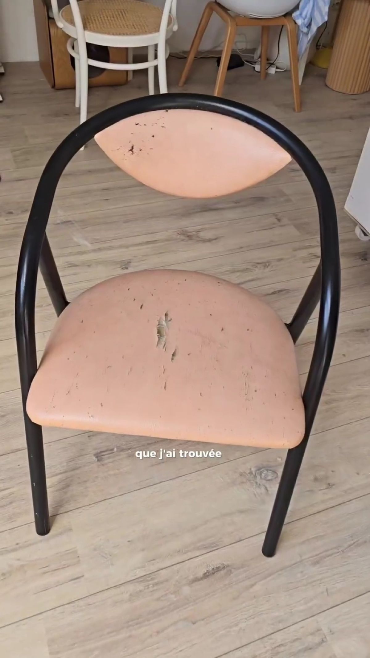 Sillas de la basura antes de transformarlas.