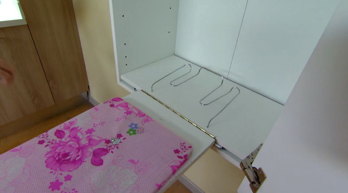 Armario para tabla de planchar oculta paso 13