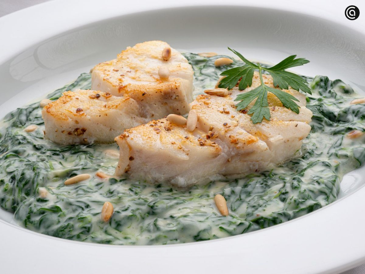 Karlos Arguiñano prepara bacalao fresco con espinacas y bechamel