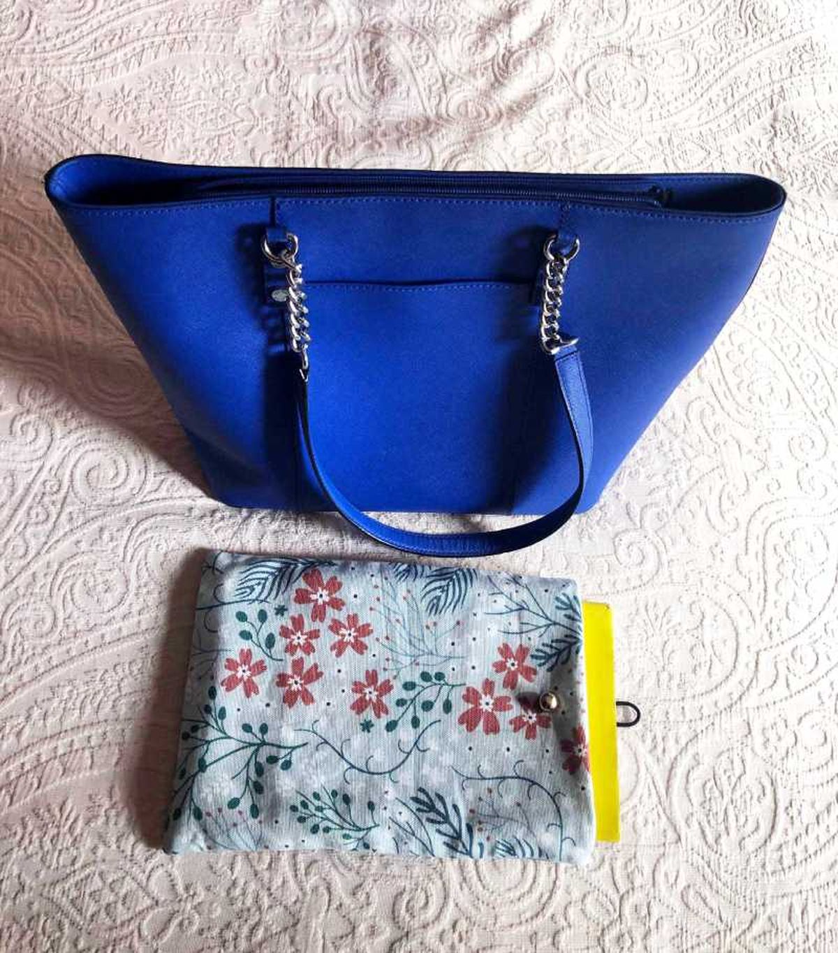 Funda de tela artesanal para libros.