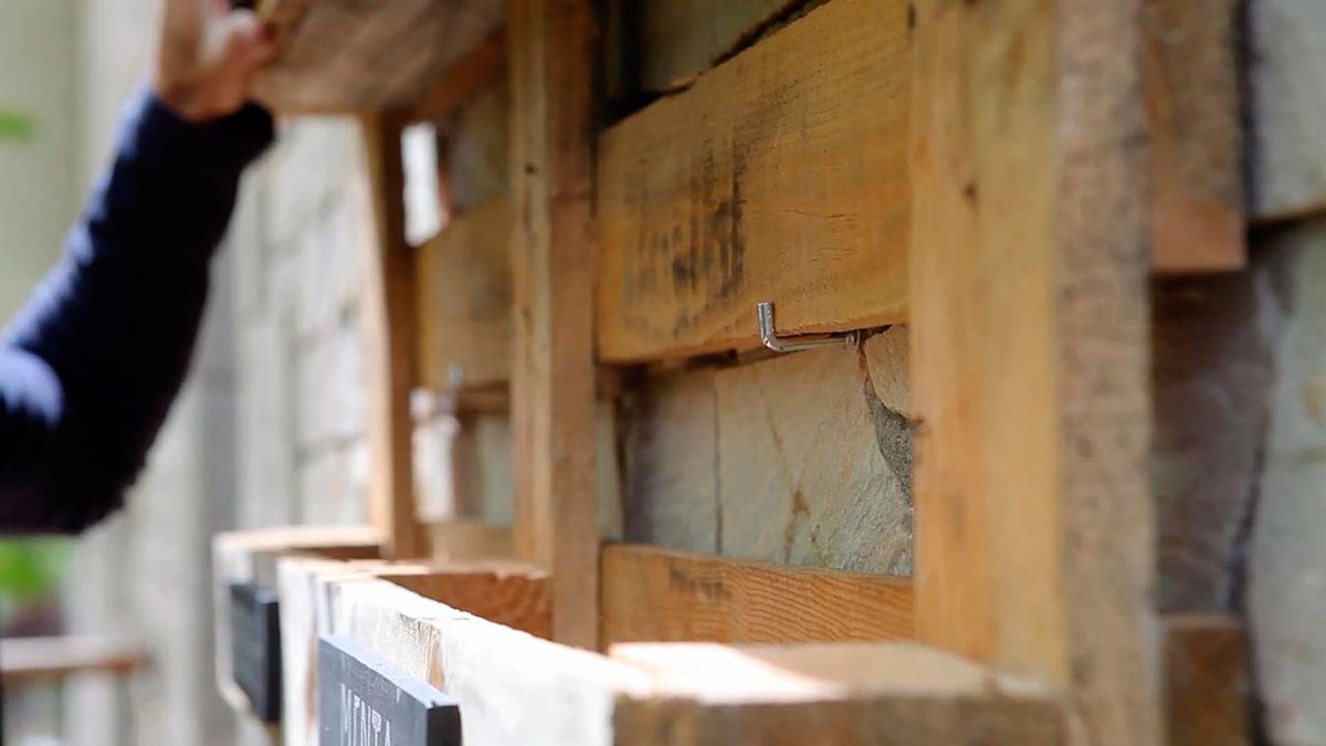 brico 956 huerto aromaticas palets paso6