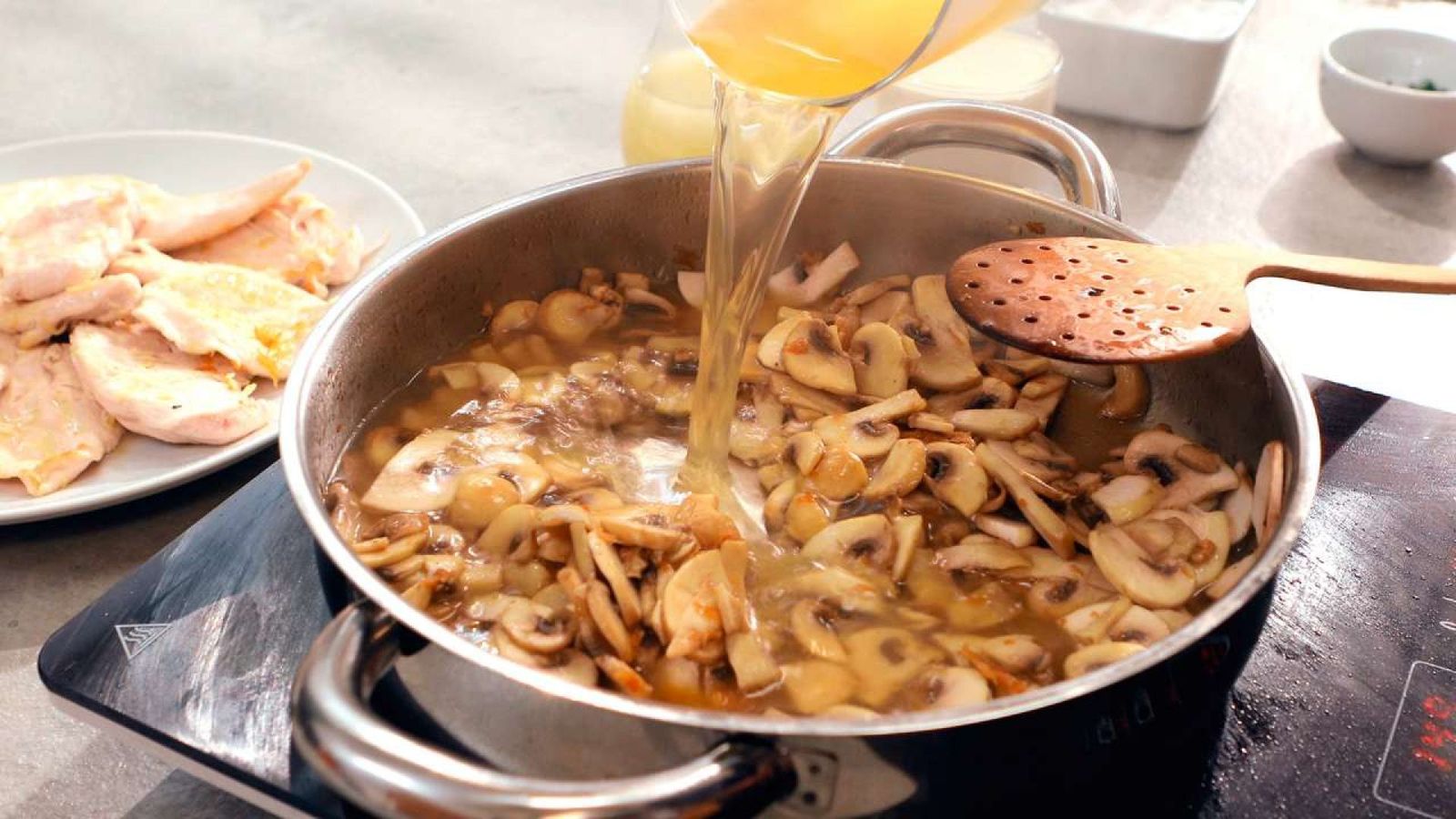 Pechugas de pollo a la sidra Paso 3 Pechugas de pollo a la sidra Paso 3