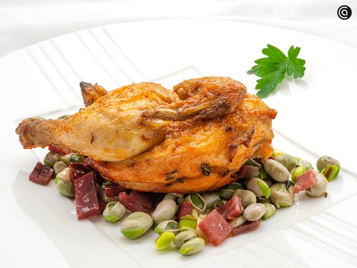 Picantones asados con habitas salteadas, receta de Karlos Arguiñano