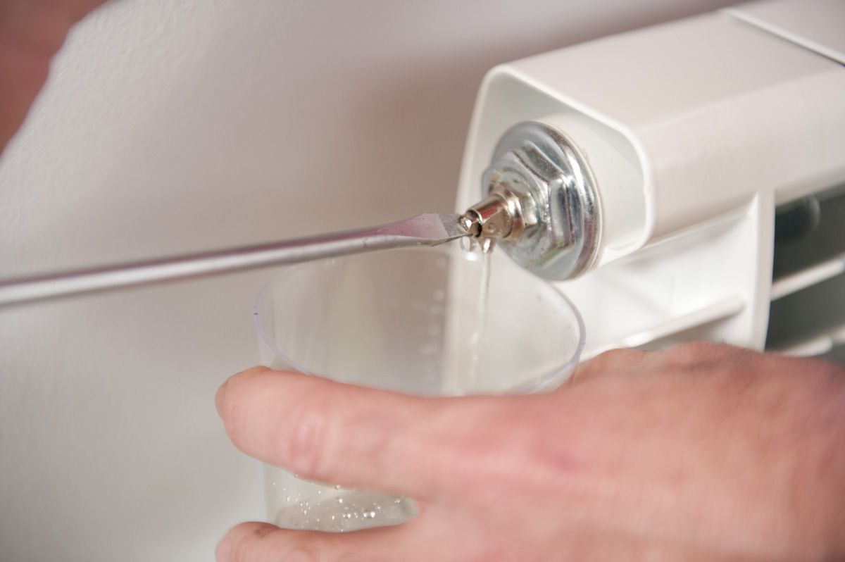 brico 0598 1 sustituir purgador paso 3