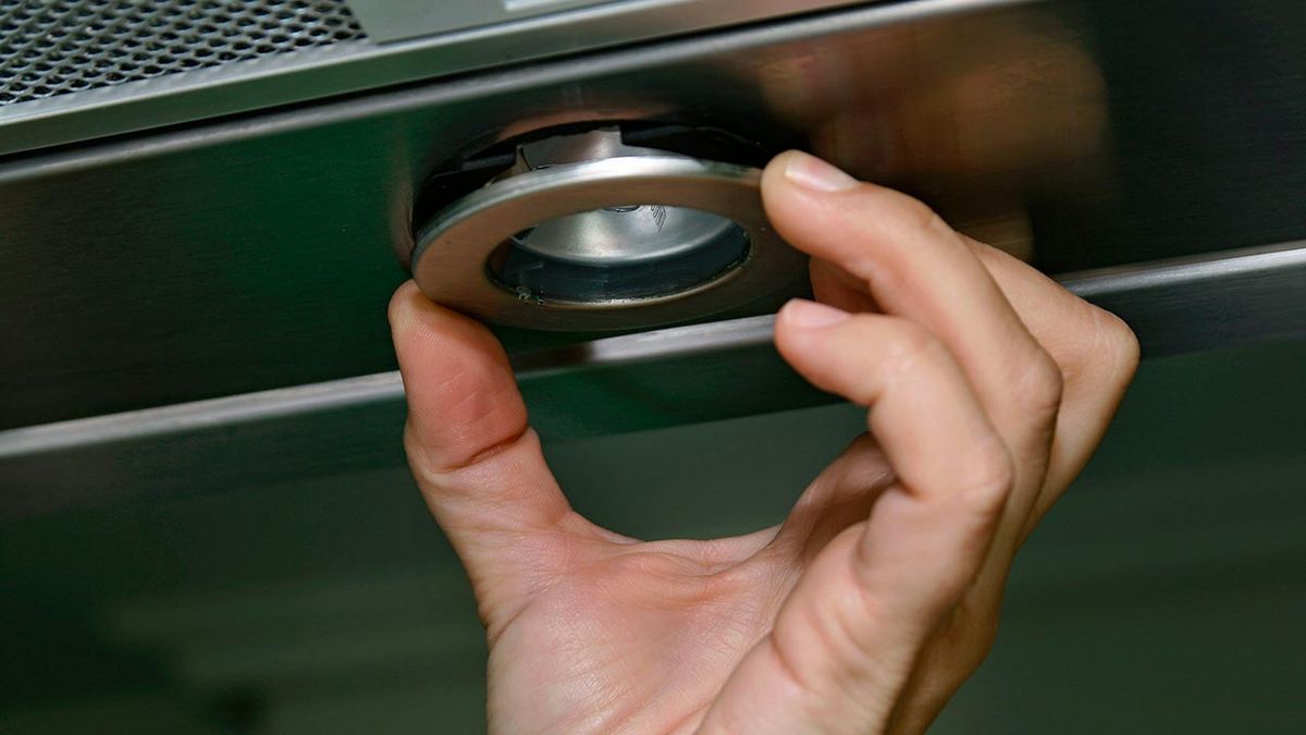 Cambio de lámpara halógena en extractor paso 6