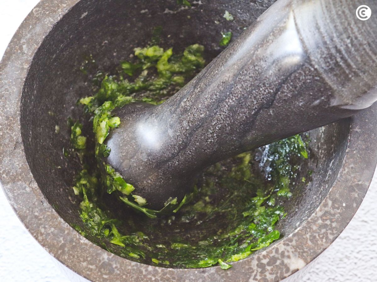 Majado de ajo y perejil para gambas a la plancha