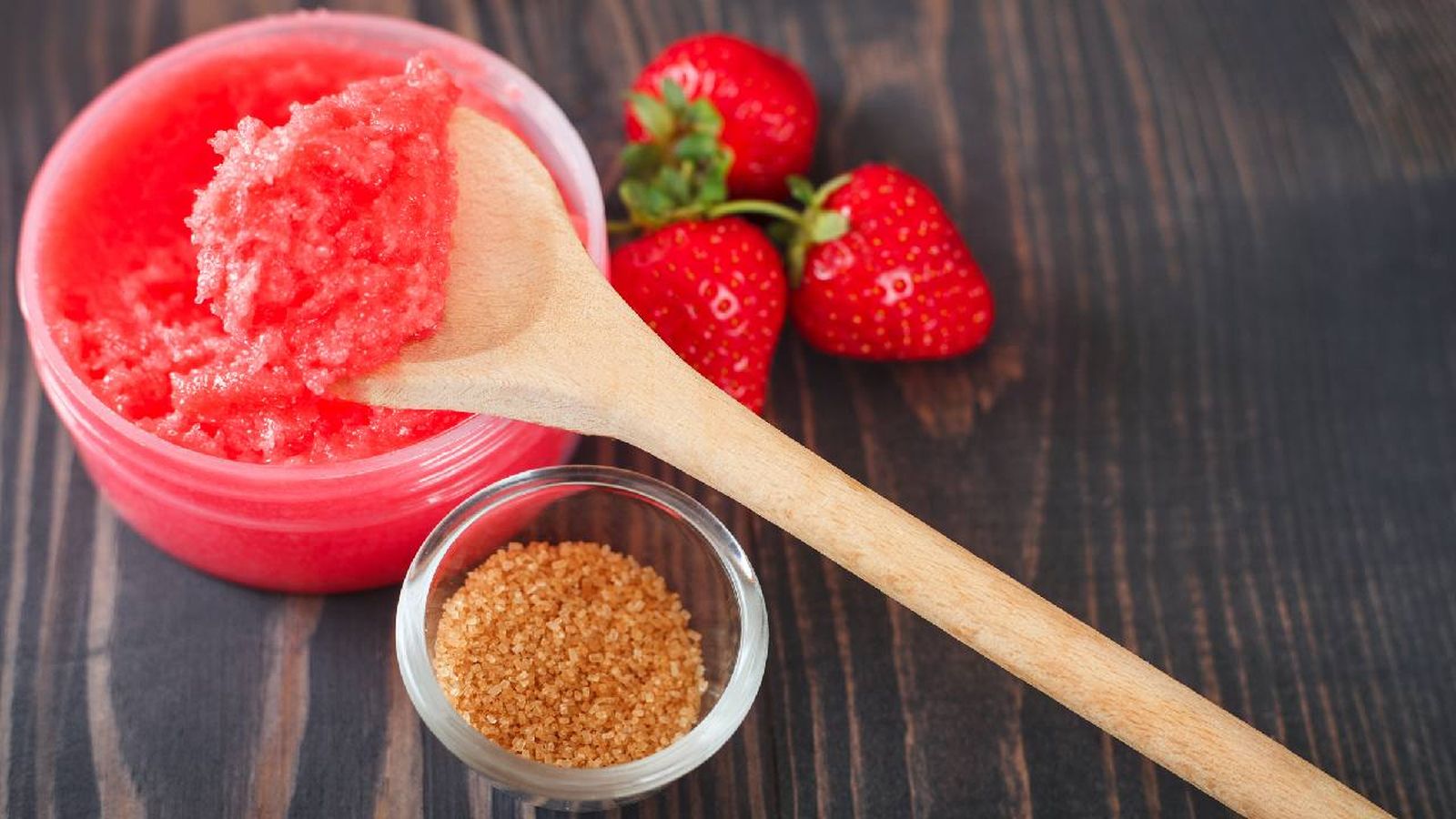 Exfoliantes naturales con fresas