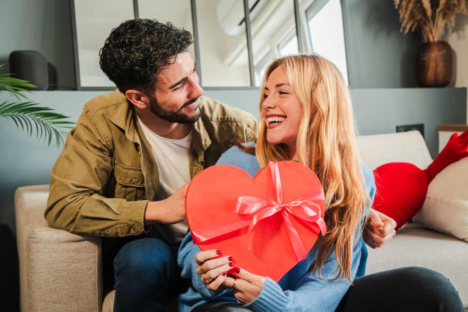 Este regalo está inspirado en La bella y la bestia, y es una autentica preciosidad