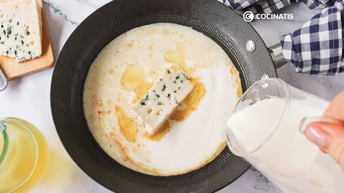 Preparamos la salsa de queso roquefort