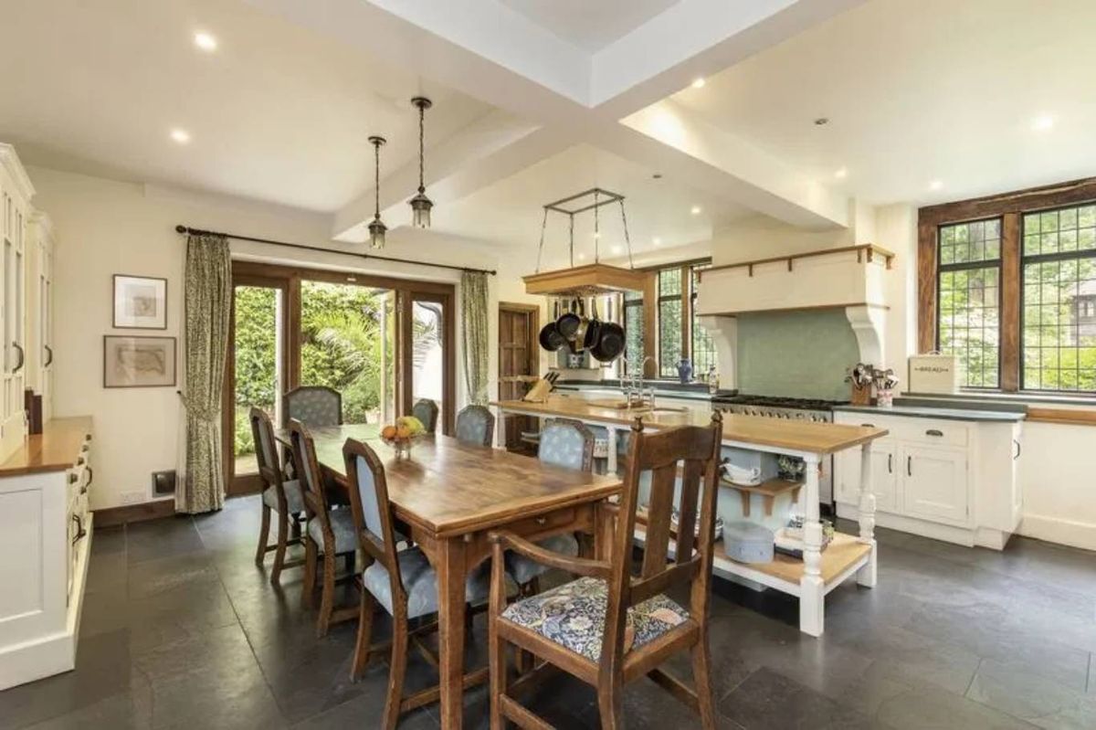 Cocina de la casa del menor de los Gallagher.