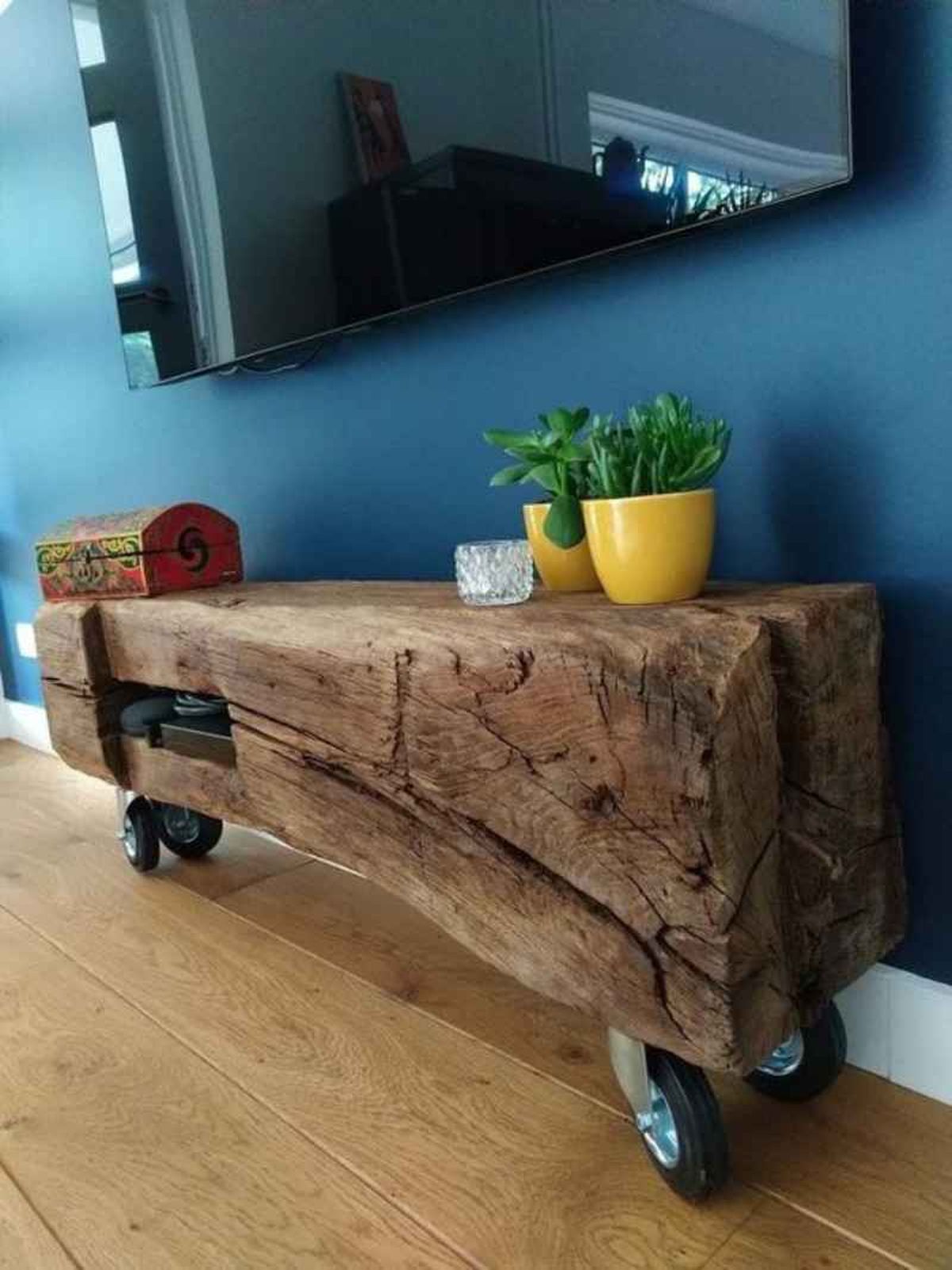 Banco de madera maciza con ruedas