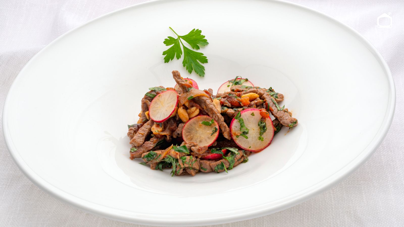 Esta receta es un viaje de sabores a Tailandia con ternera, cacahuetes y mucho aroma.