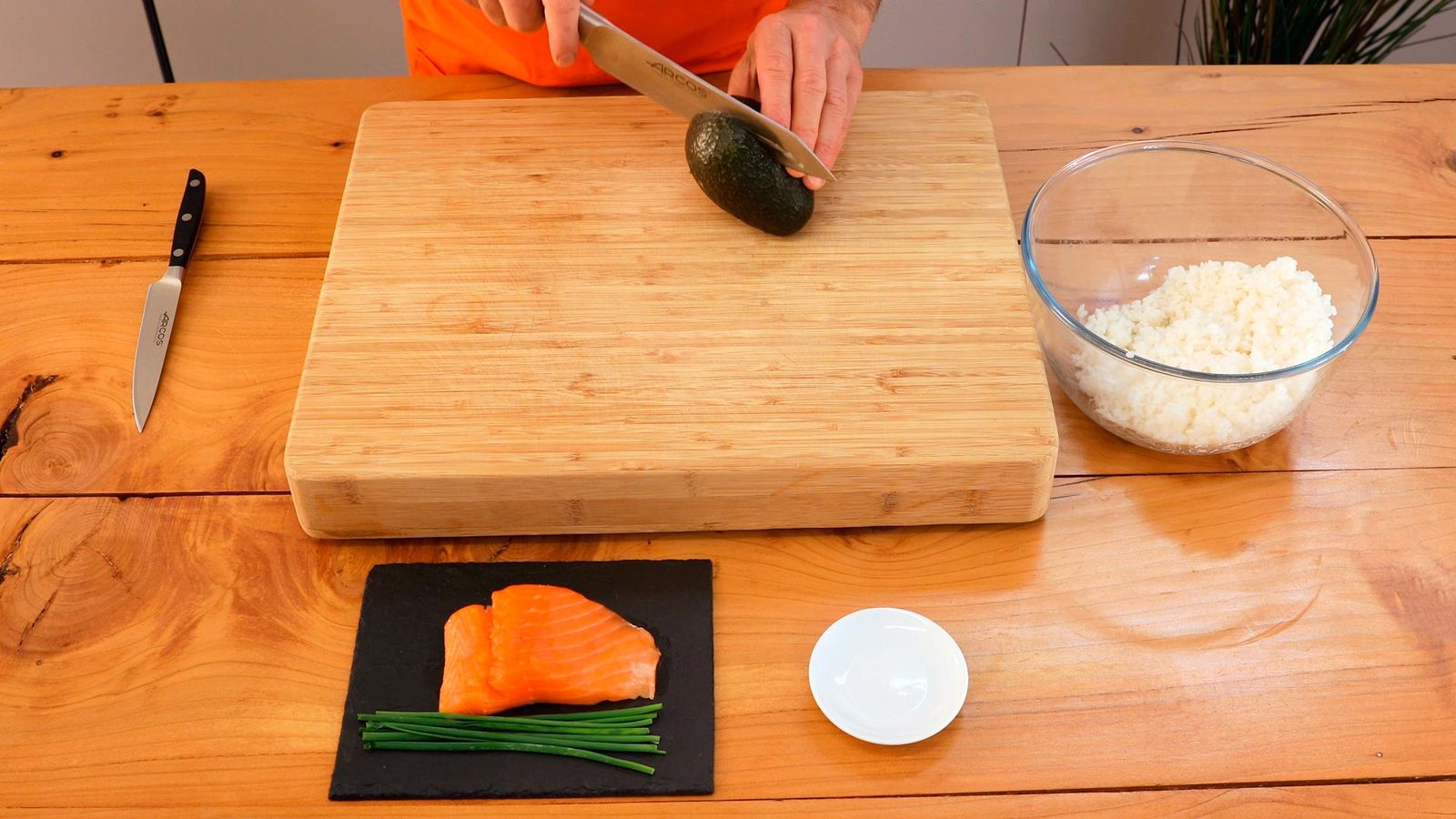 Receta de sushi de salmón y aguacate paso 4 Receta de sushi de salmón y aguacate paso 4