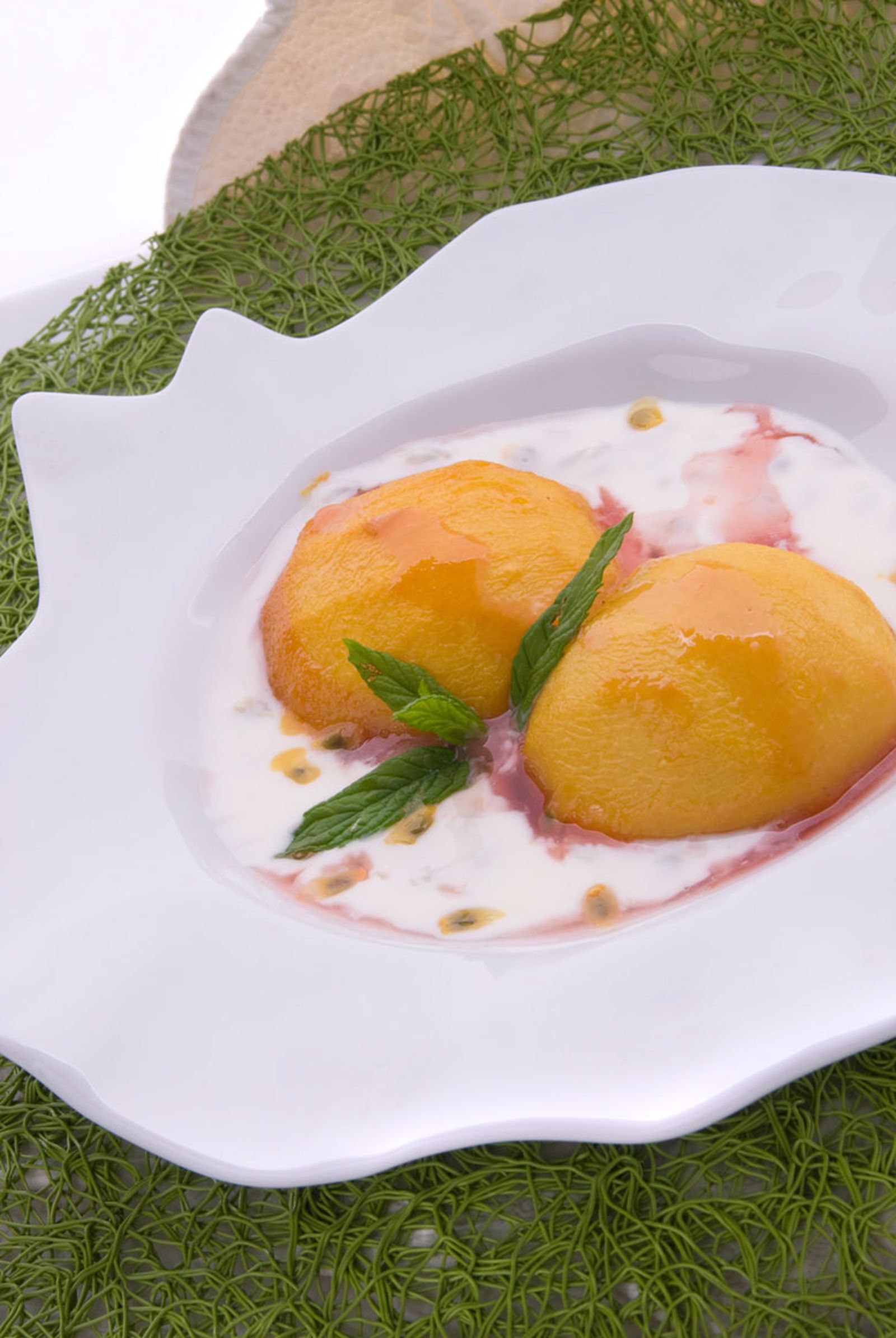 Melocotón asado con yogur y maracuyá Melocotón asado con yogur y maracuyá