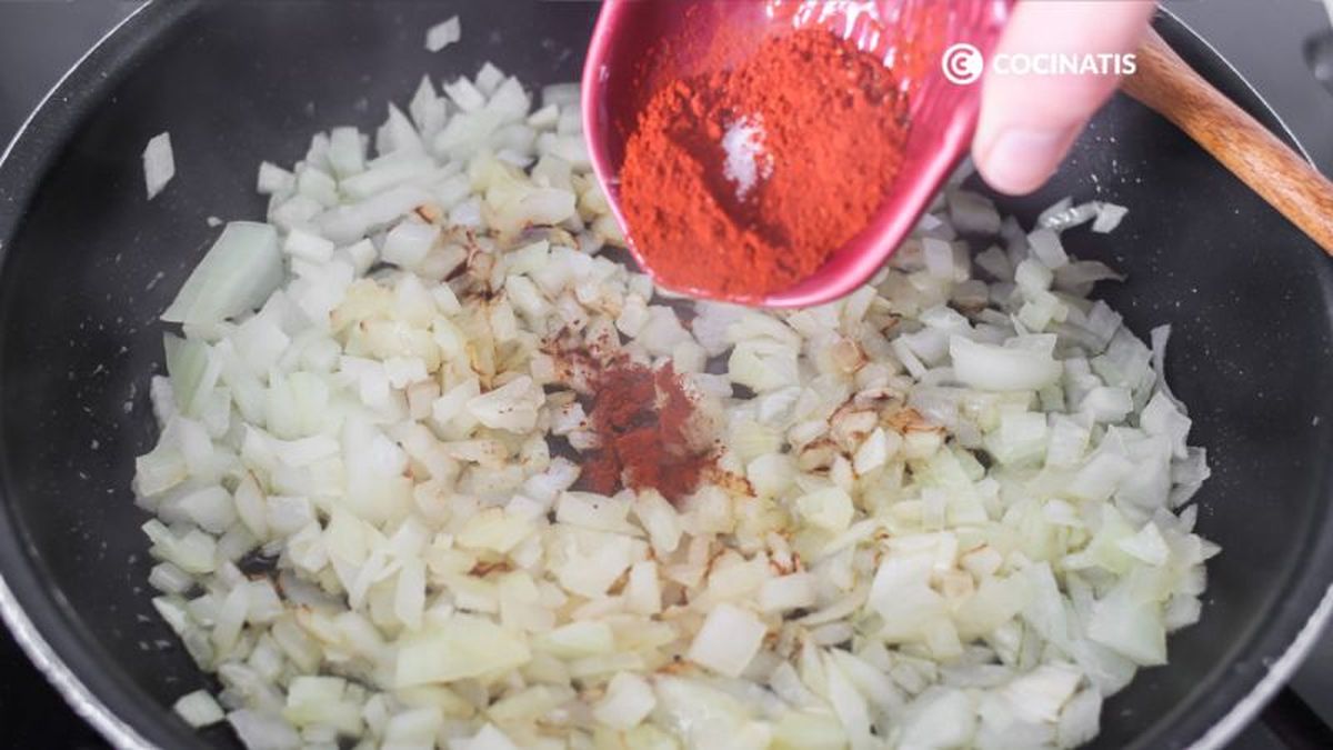 Cebolla pochada con pimentón