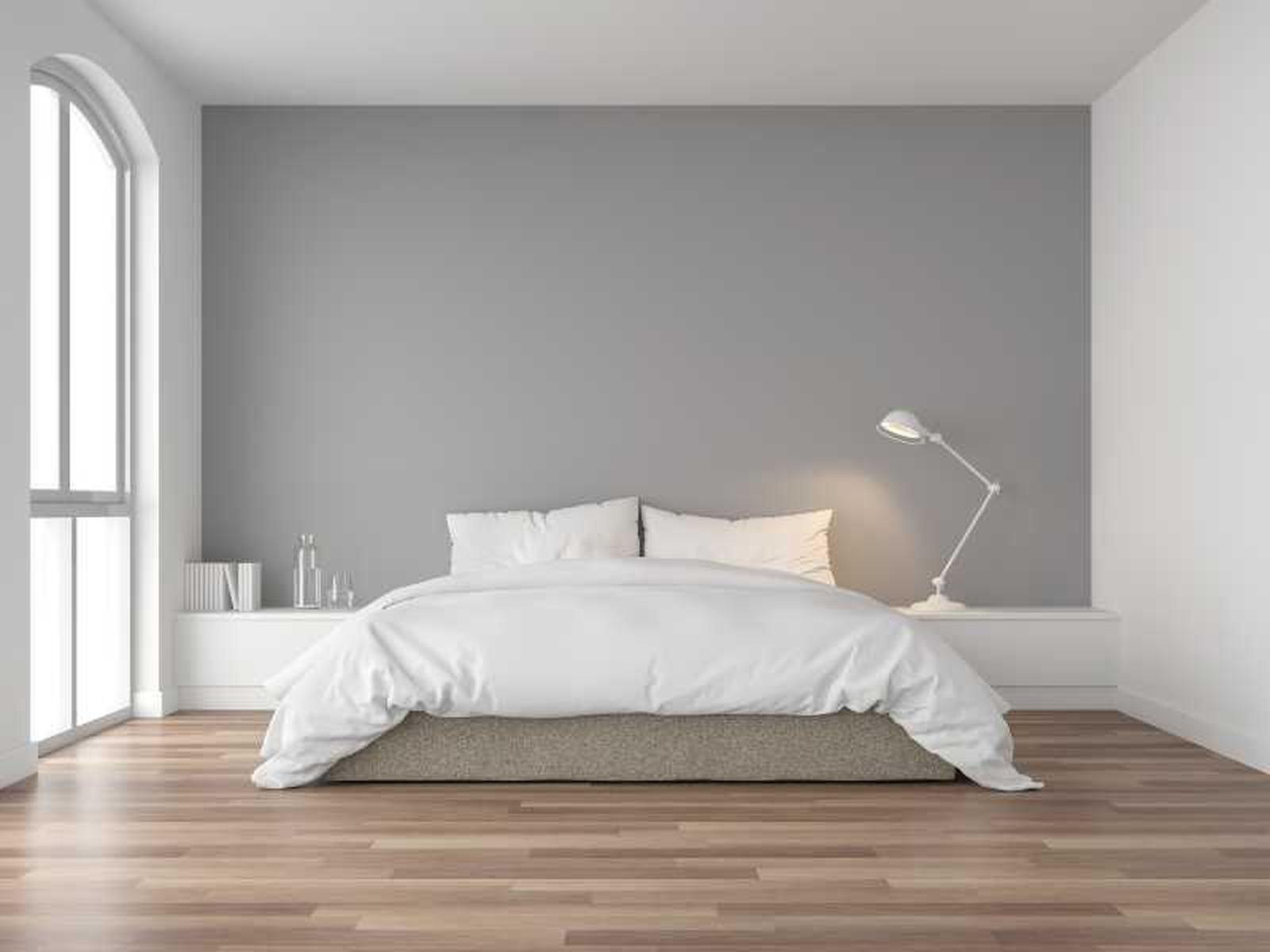 Dormitorio minimalista desangelado y vacío, sin adornos. Dormitorio minimalista desangelado y vacío, sin adornos.
