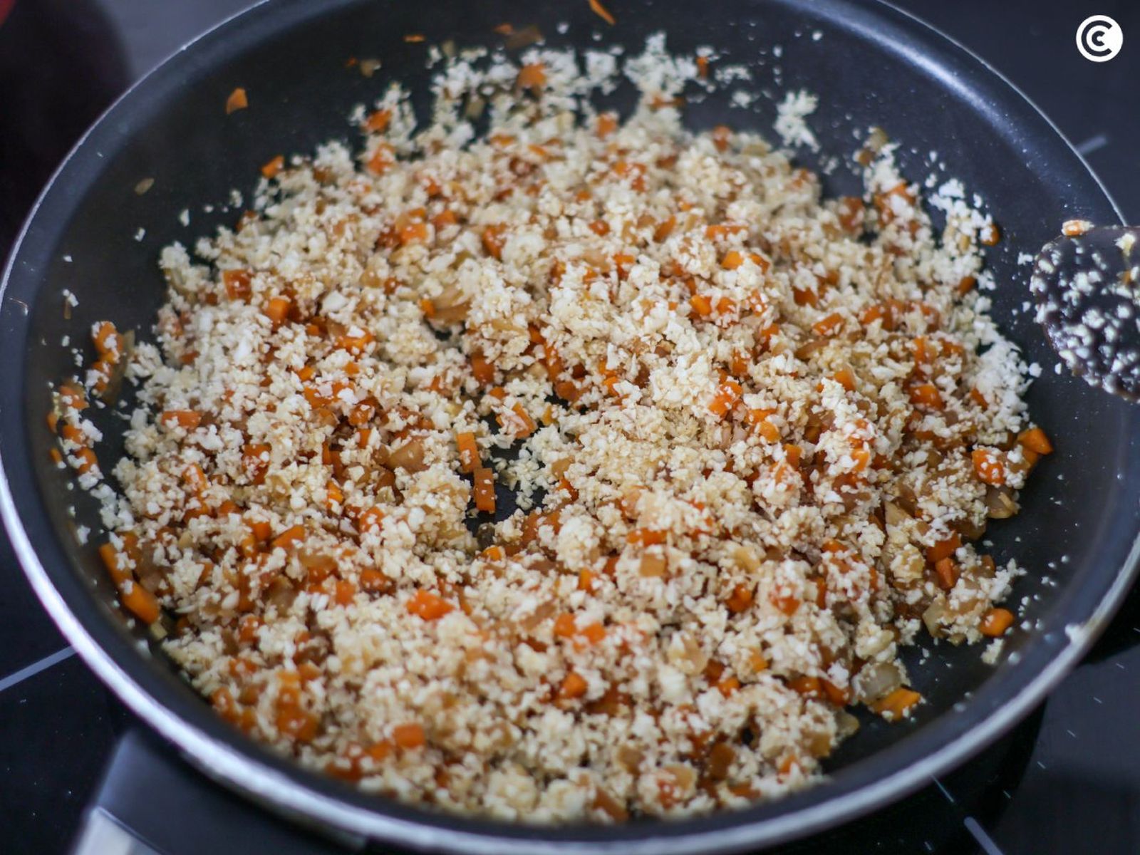 Saltear el arroz de coliflor con verduras Saltear el arroz de coliflor con verduras