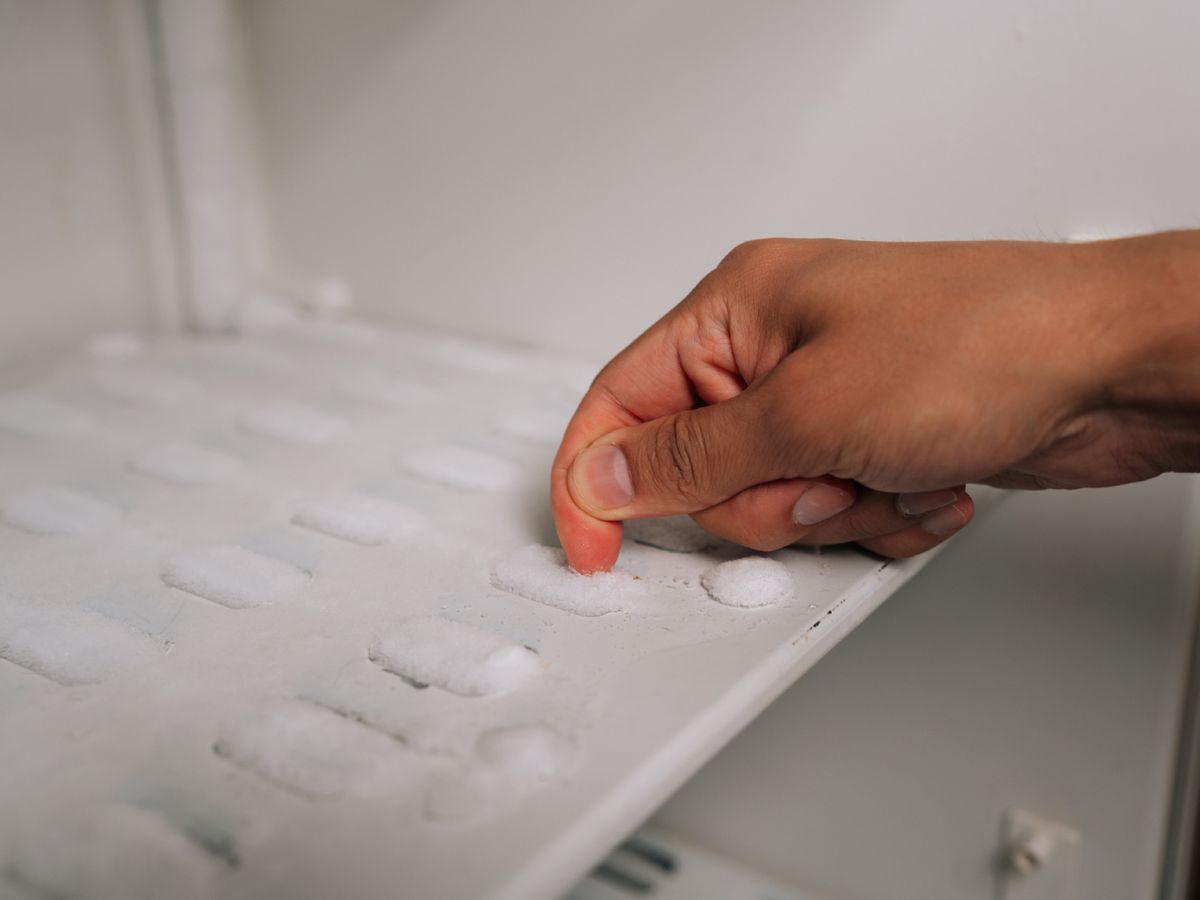 Aunque parezca tentador, rascar el hielo nunca es una buena idea.