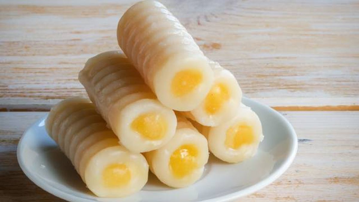 huesos de santo dulces de mazapan tradicionales Todos los Santos