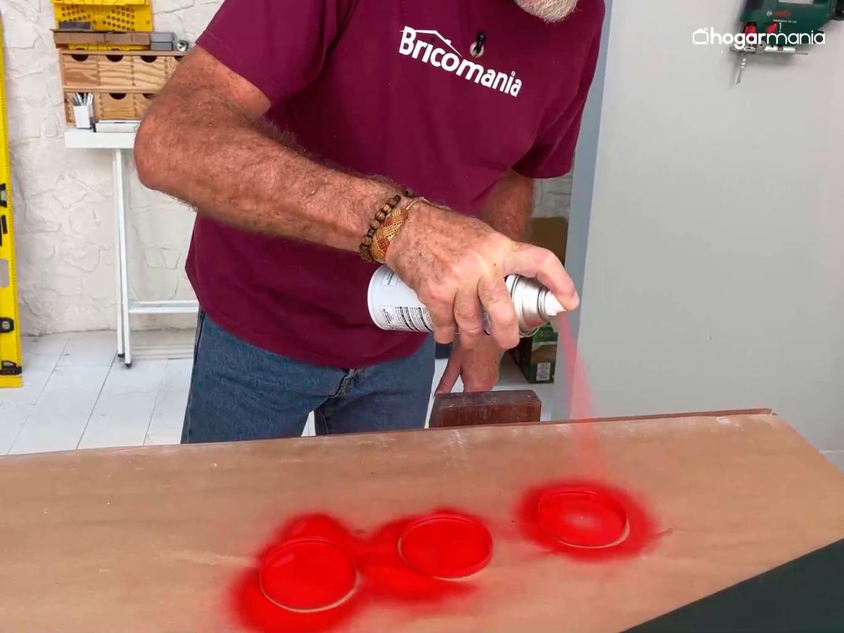 Pinta las tapas de los botes