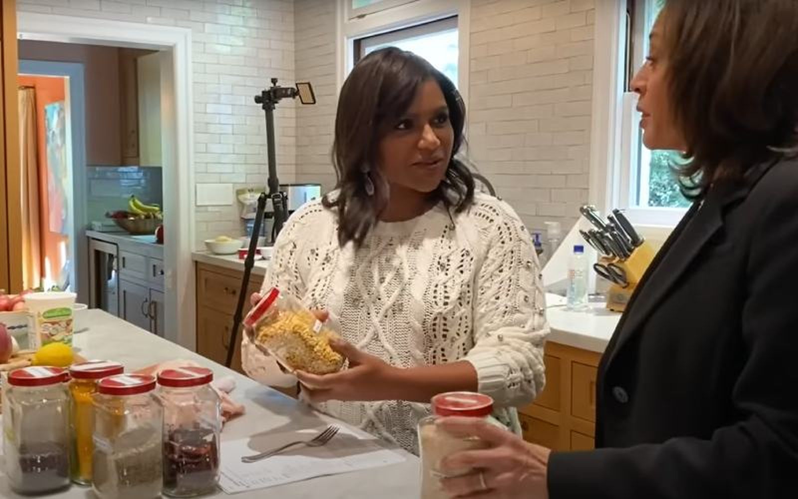 Los padres de Kamala y Mindy guardaban las especias en los mismos botes de café