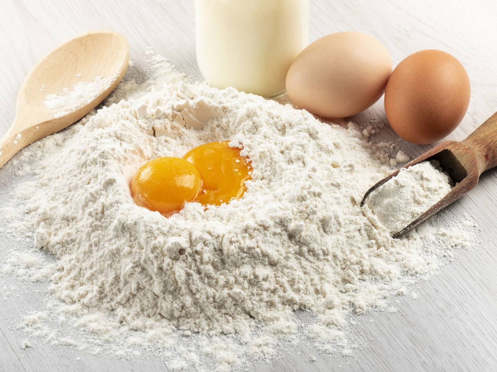 Las yemas separadas se utilizan en muchas recetas, desde masas frescas hasta cremas y salsas. Las yemas separadas se utilizan en muchas recetas, desde masas frescas hasta cremas y salsas.