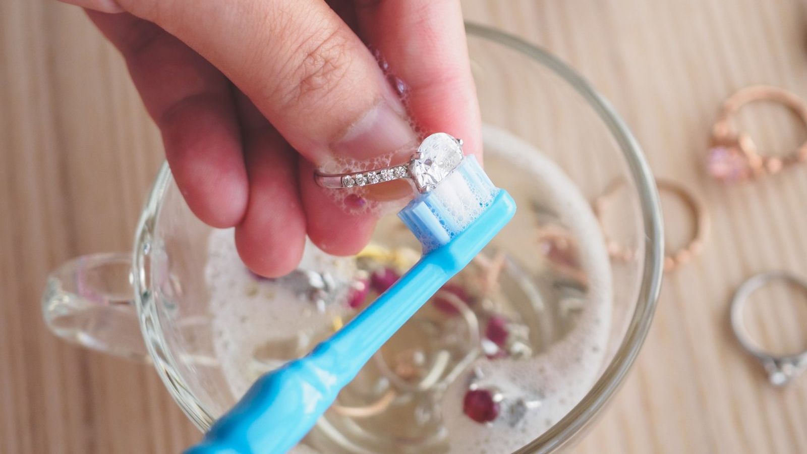 ideas para reutilizar cepillo de dientes viejo