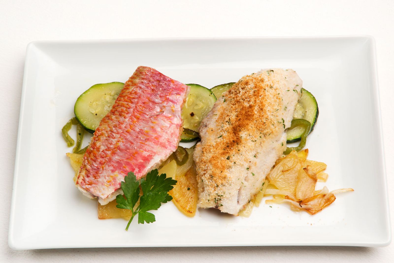 5570 1 Salmonetes al horno con calabacines (955) editorial xl 5570 1 Salmonetes al horno con calabacines (955) editorial xl