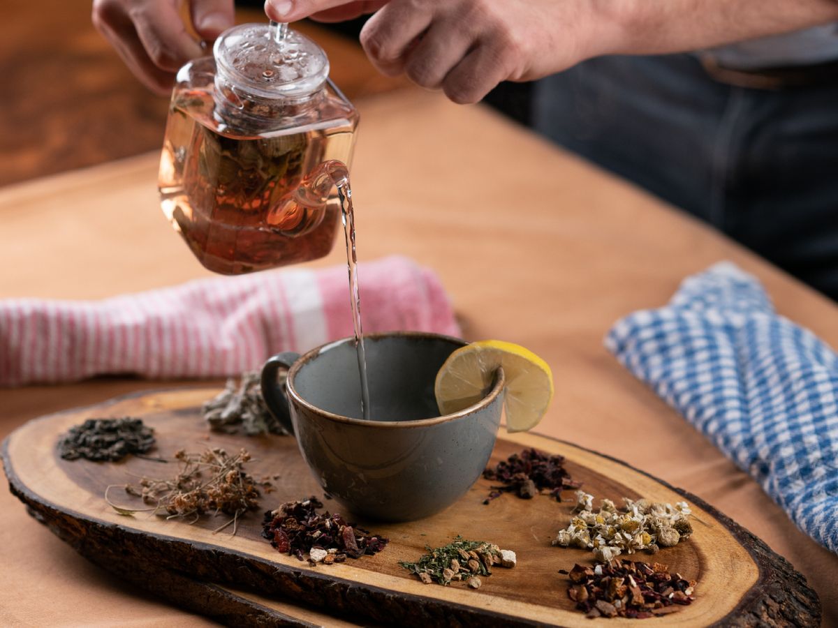 Preparar té es mucho más que hervir agua: es un ritual que conecta con la calma y el bienestar.