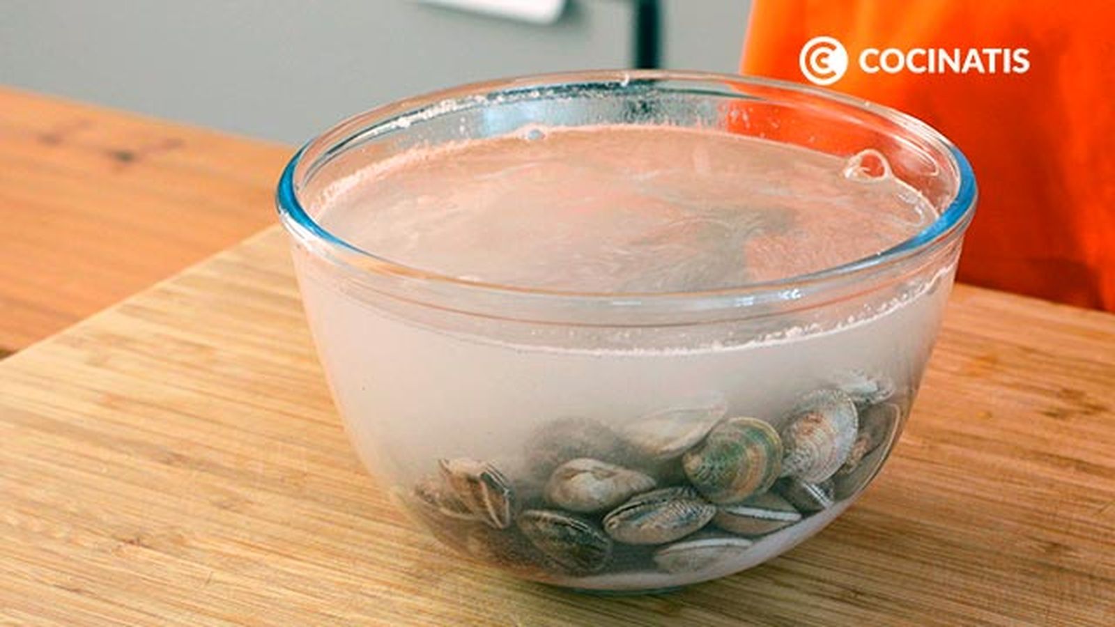 Receta de chirlas o almejas en salsa picante paso 1 Receta de chirlas o almejas en salsa picante paso 1