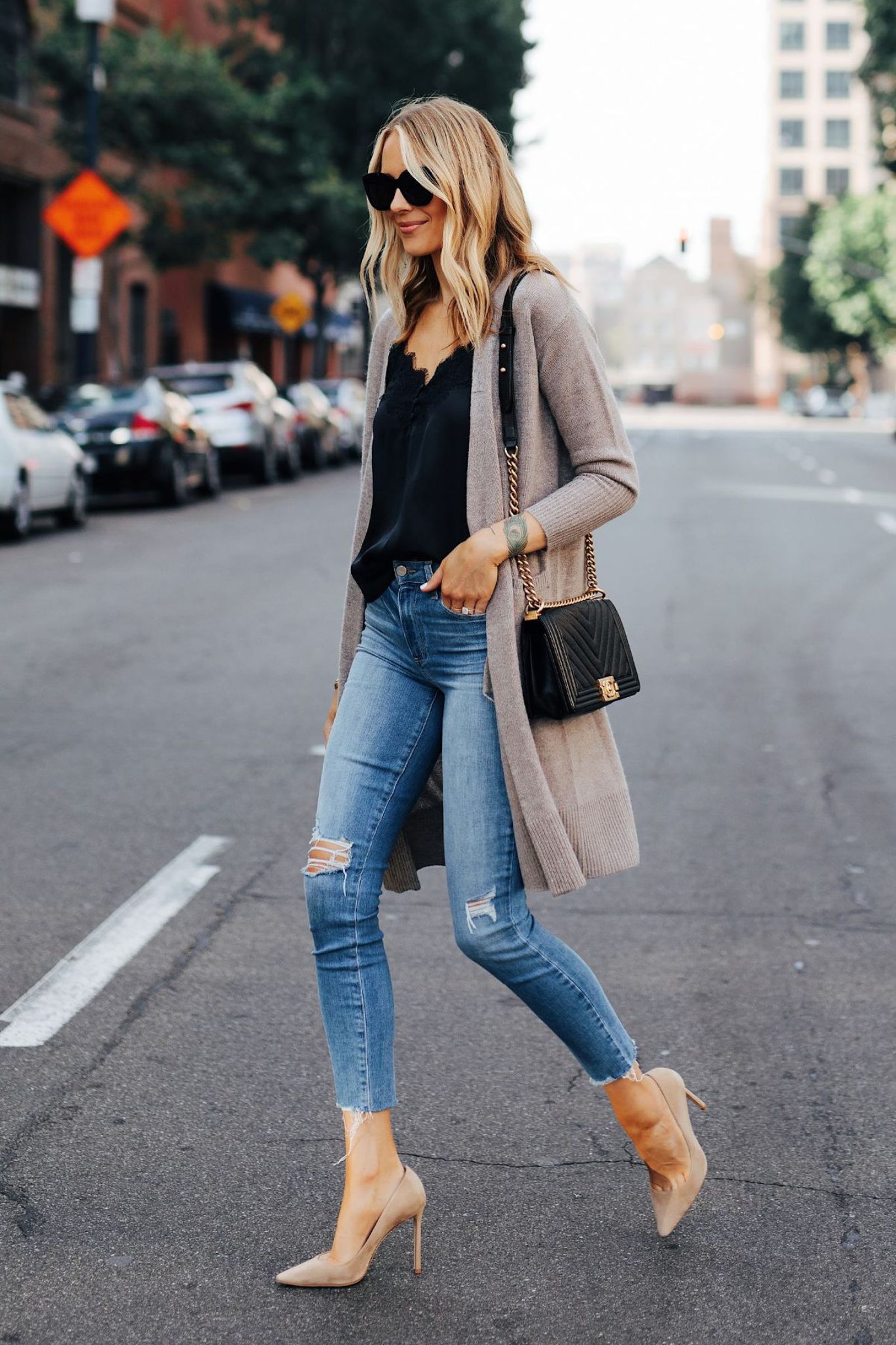 Añade más altura con unos stilettos en color nude