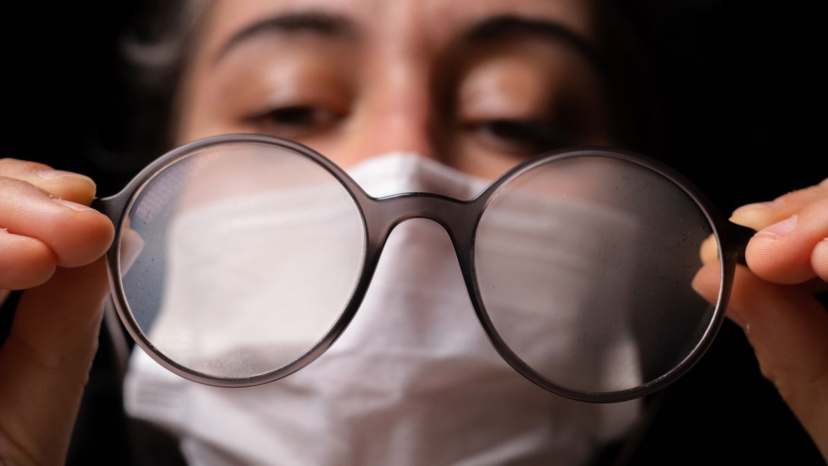 trucos para evitar que las gafas se empanen con la mascarilla como