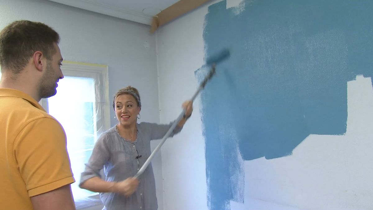 Deco739 Salón moderno con estantería de pales paso 1