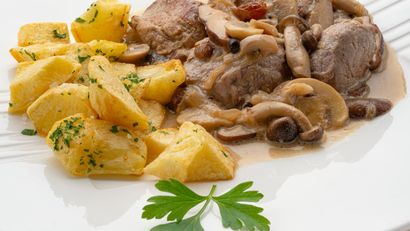 Solomillo de cerdo a la sidra con setas y pasas, de Karlos Arguiñano