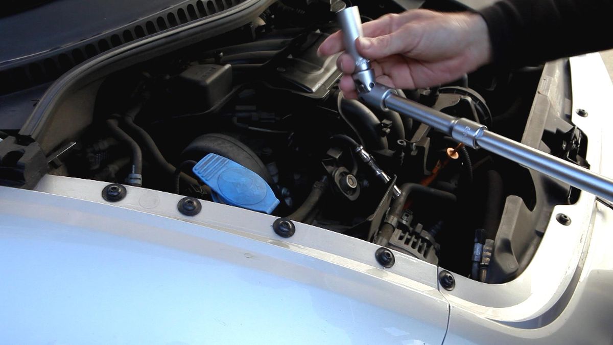 Llaves para cambiar bujias paso 6