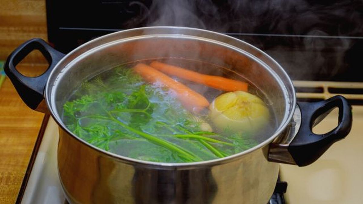 agua de cocer verduras para las plantas