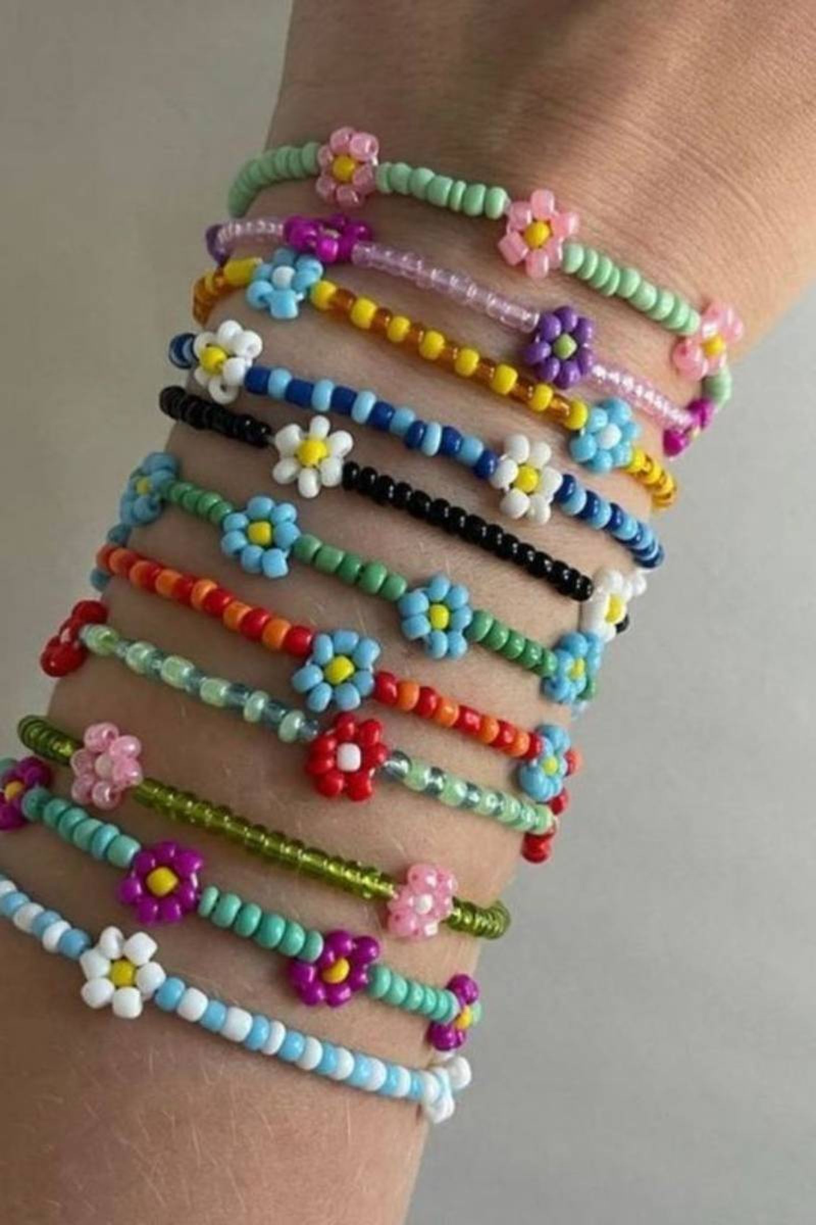 Pulseras de bolitas de colores. Pulseras de bolitas de colores.