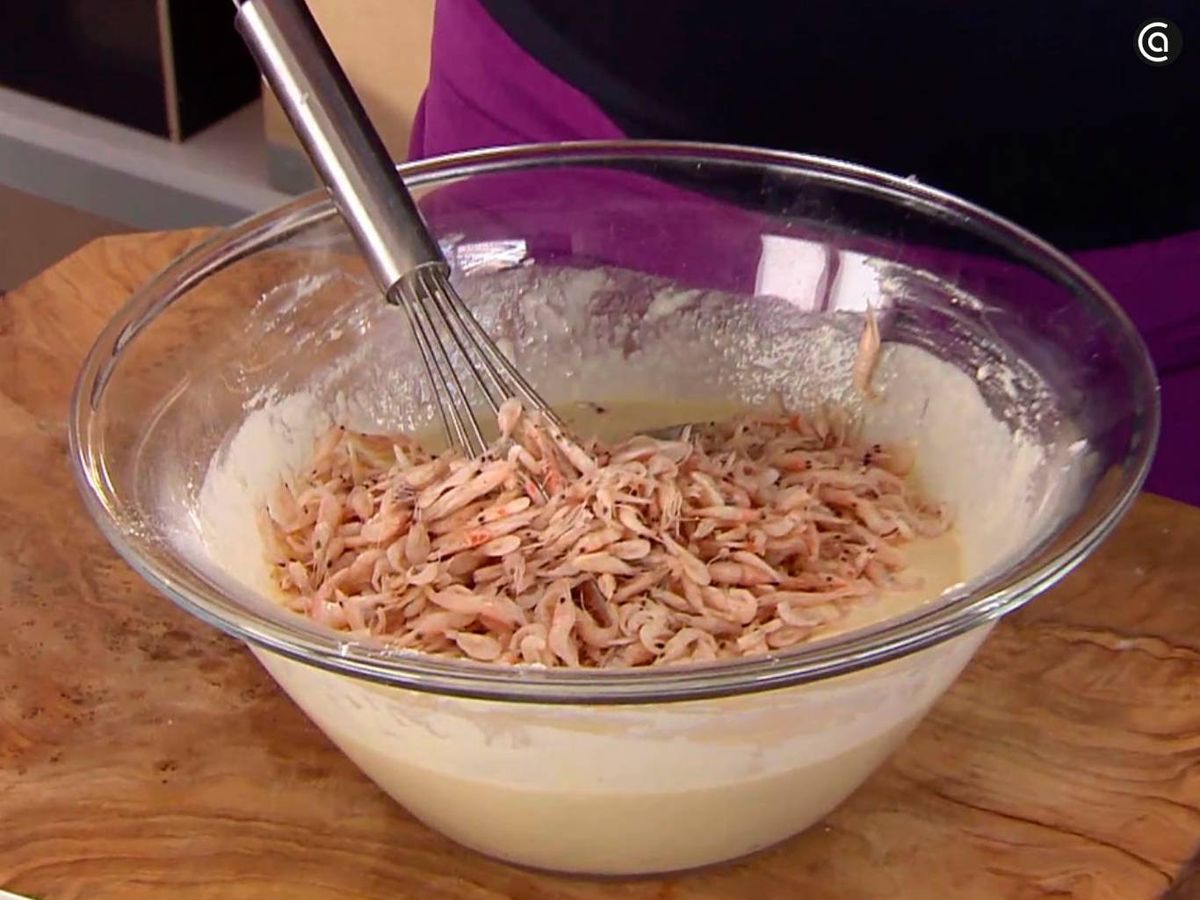 Mezcla los ingredientes y haz una masa