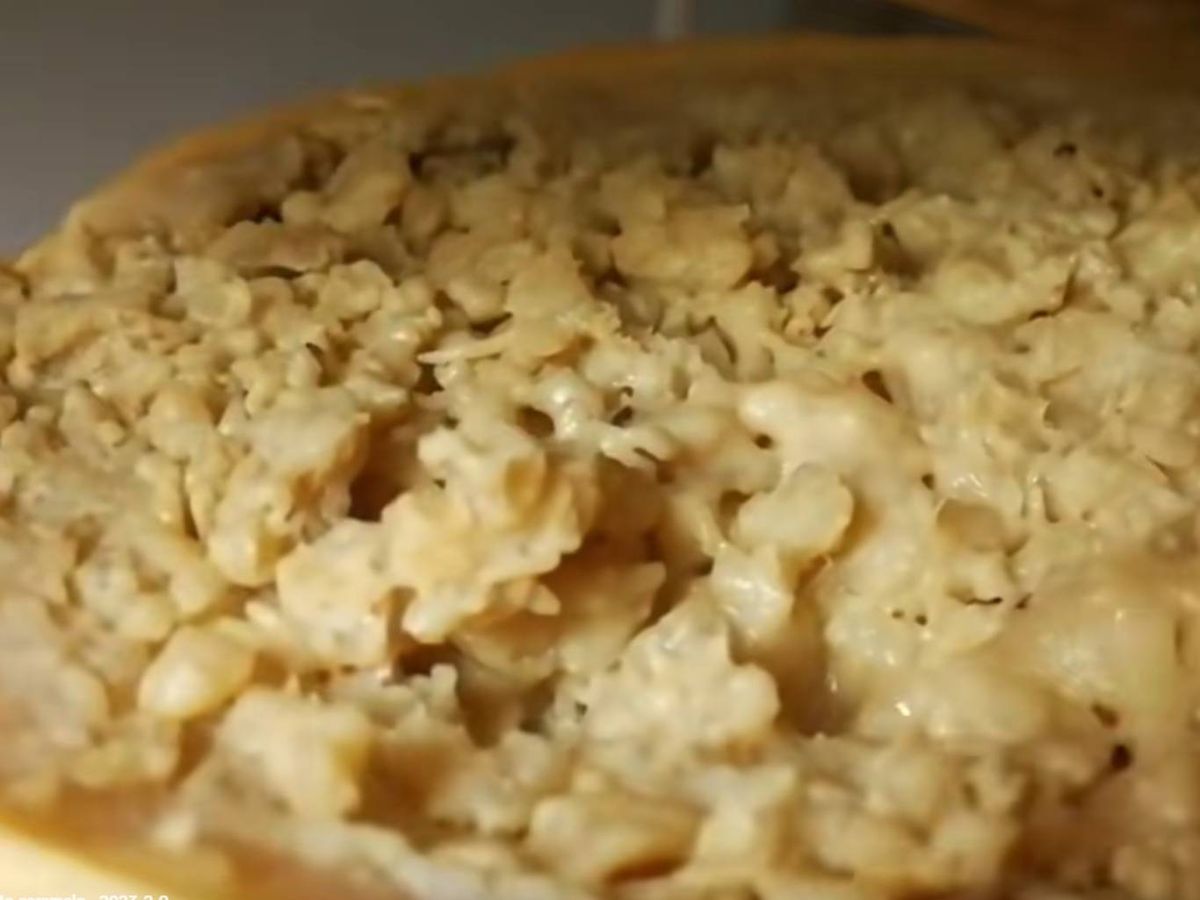 El Casu Marzu alcanza esta textura blanda y cremosa gracias a la acción de las larvas vivas.