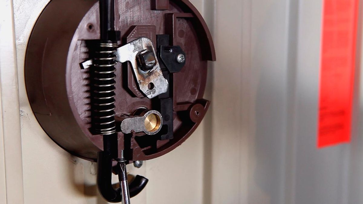 Cambiar bombín de puerta de garaje paso 5