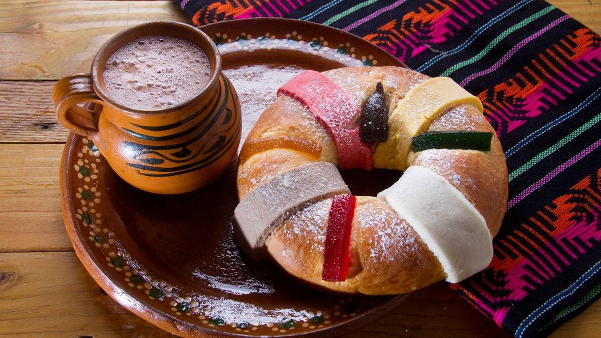 rosca reyes mexicana taza chocolate