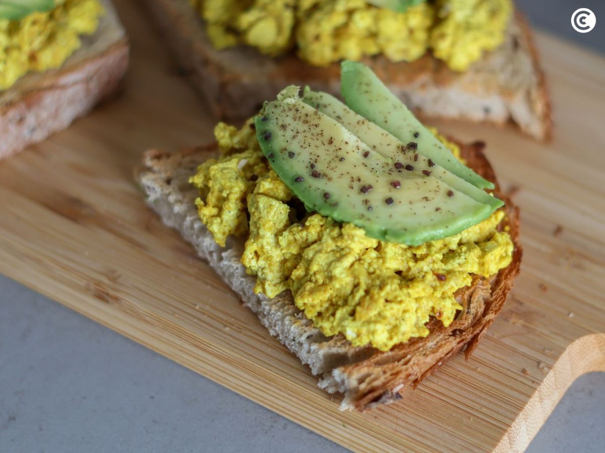 Tostadas de tofu y aguacate