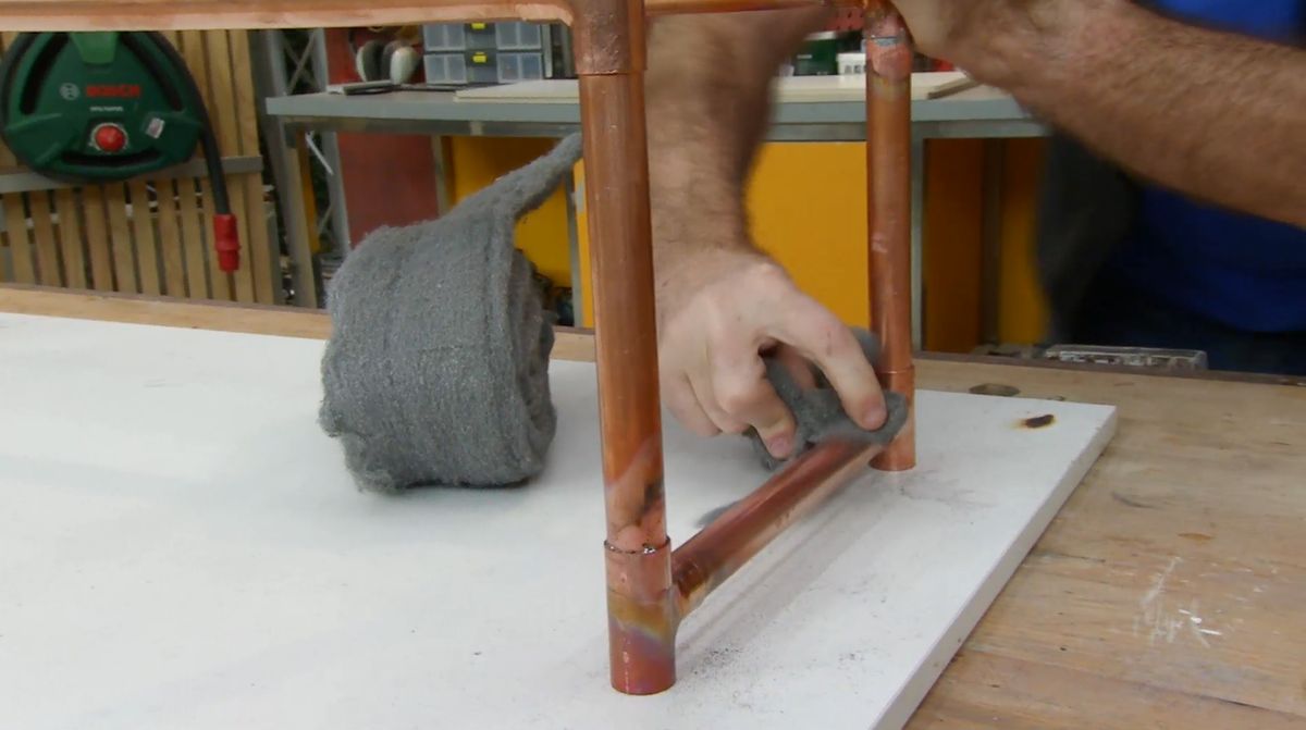 Cómo hacer una estantería de cobre y cerámica paso 7