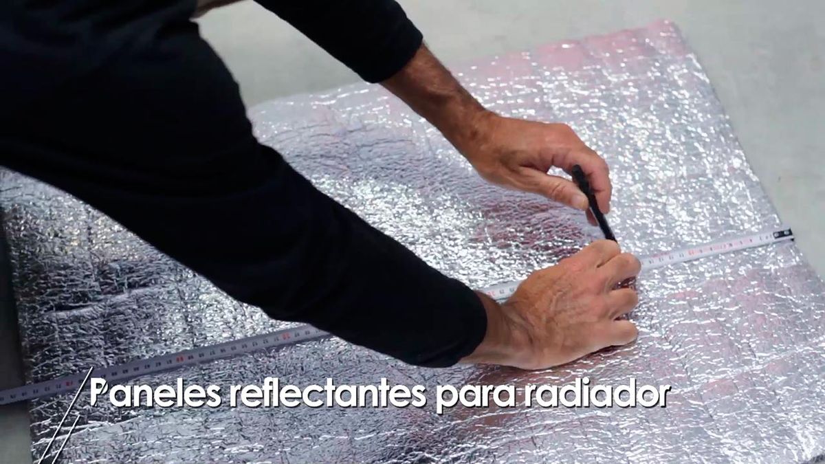 Cómo colocar una lámina refractante entre el radiador y la pared paso 5