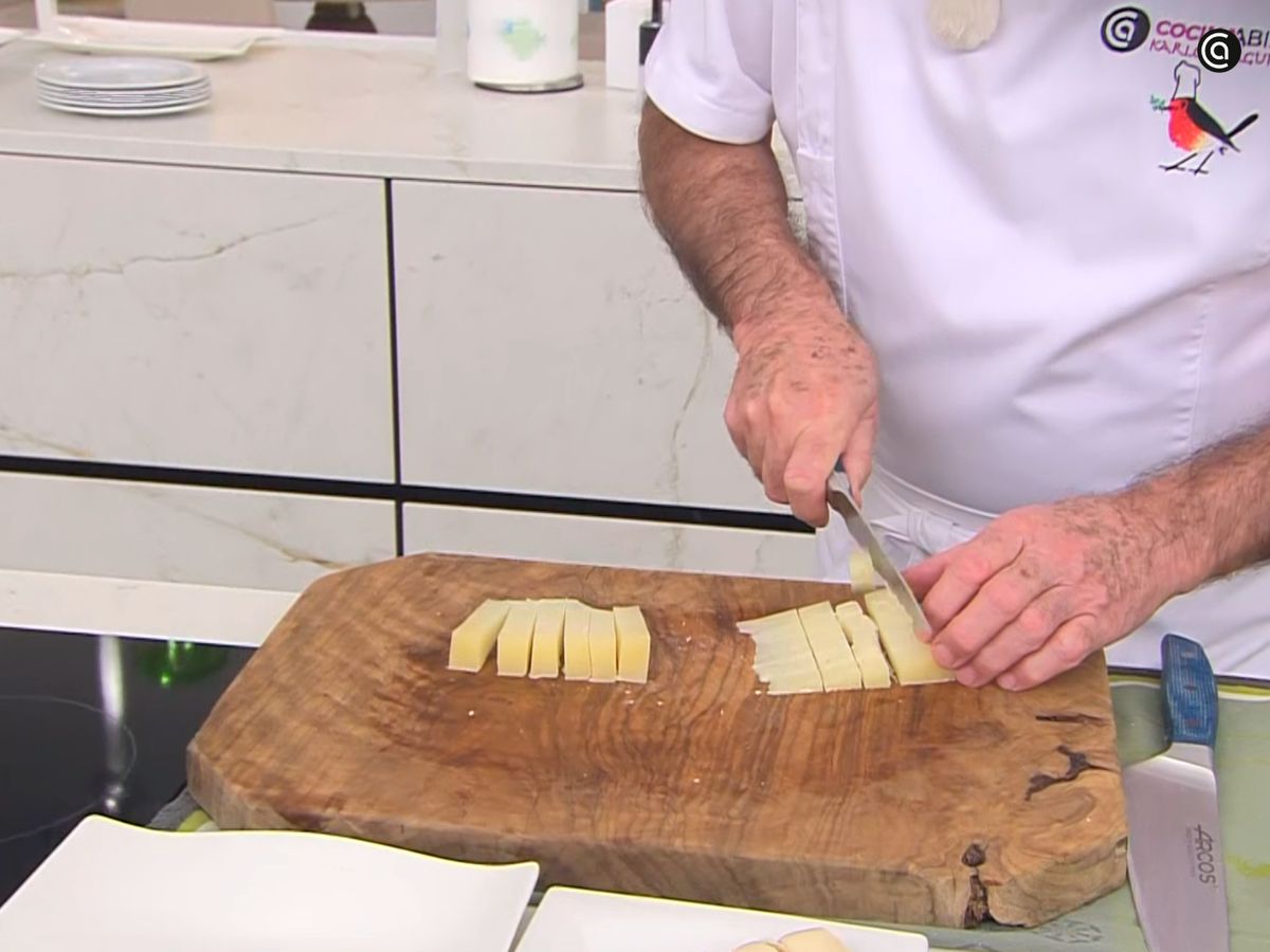 Corta el queso en dados